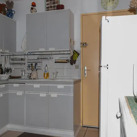 Apartament 2 Pieces En Centre-ville, 4 Couchages, Avec Parking Et Climatisation - Fr-1-803-65 Le Lavandou