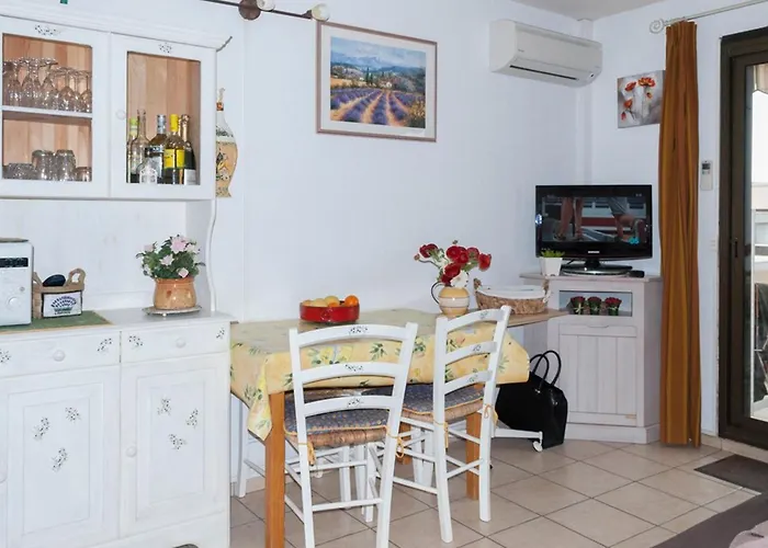 Apartament 2 Pieces En Centre-ville, 4 Couchages, Avec Parking Et Climatisation - Fr-1-803-65 *