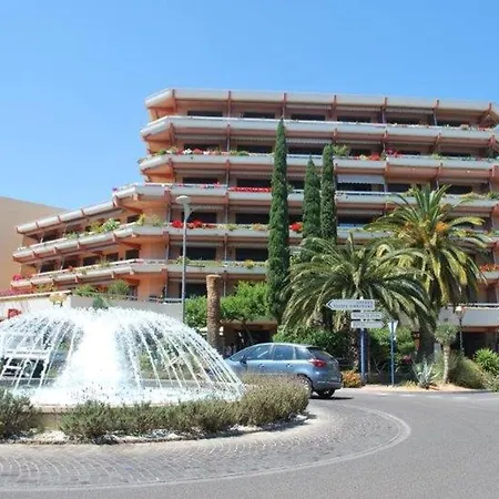 2 Pieces En Centre-ville, 4 Couchages, Avec Parking Et Climatisation - Fr-1-803-65 Apartman *