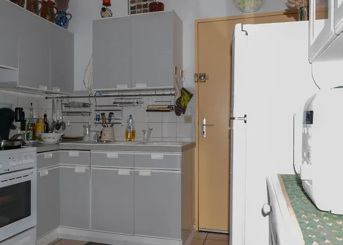 Apartman 2 Pieces En Centre-ville, 4 Couchages, Avec Parking Et Climatisation - Fr-1-803-65 Le Lavandou