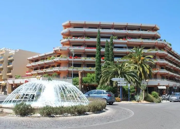 2 Pieces En Centre-ville, 4 Couchages, Avec Parking Et Climatisation - Fr-1-803-65 Apartman *